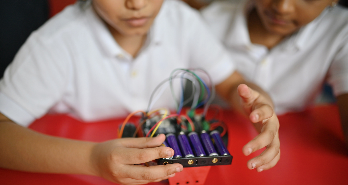 電池尺寸有哪些？全面了解三號、四號電池及鈕扣電池的發明過程